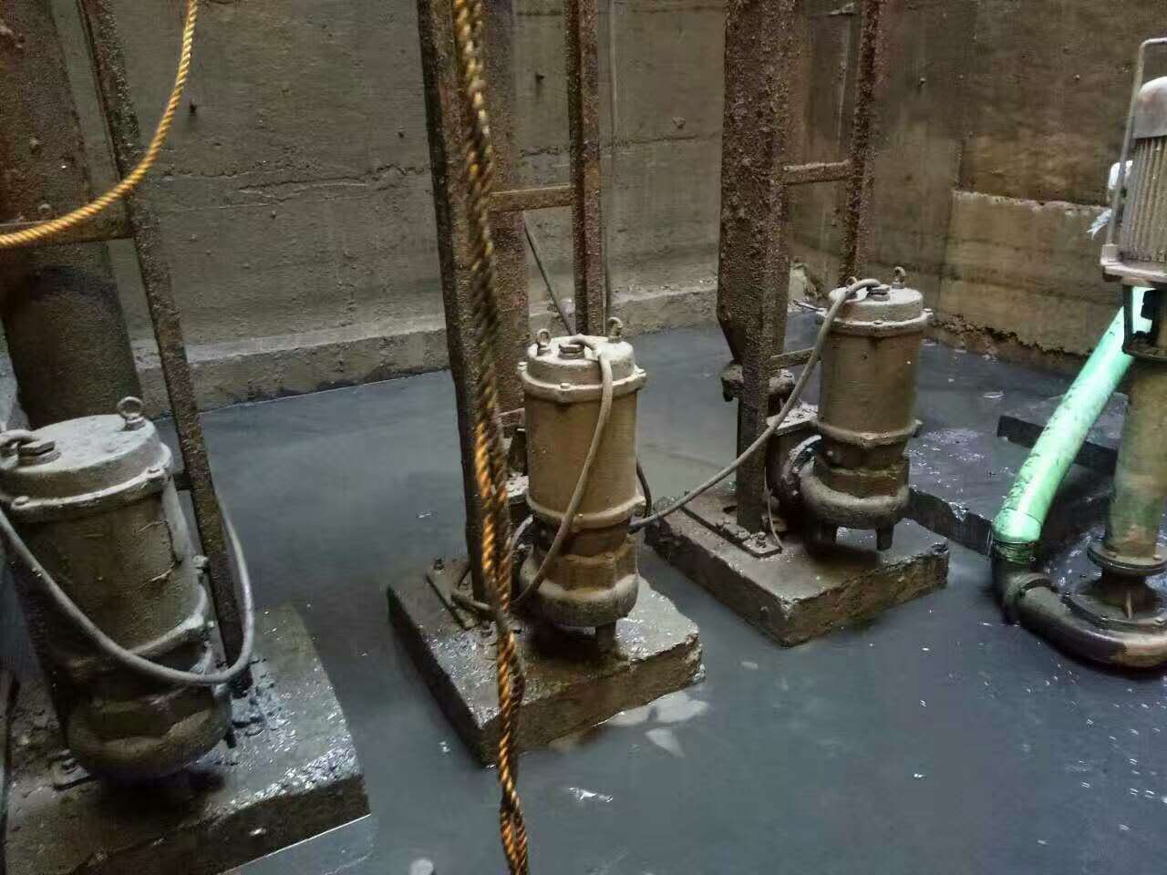 石门污水池清理