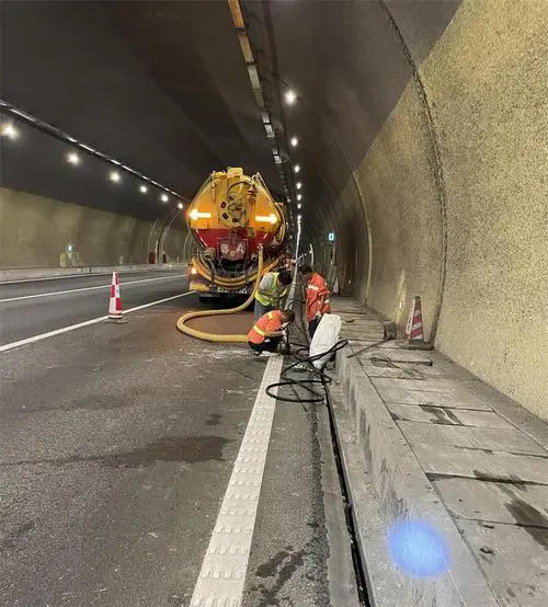 石门隧道排水渠清淤